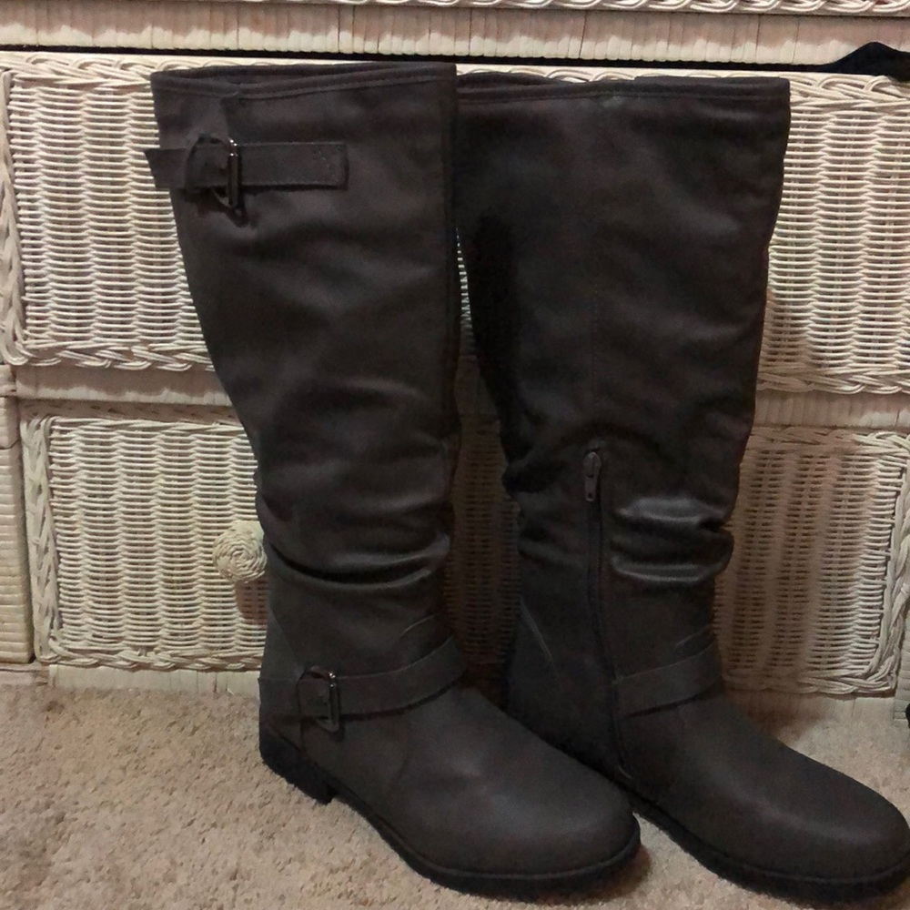 Grey boots